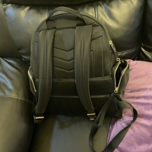 Michael Kor’s book bag, black in color, only used twice it still has tags on it - Picture 4 of 4